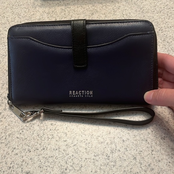 Reaction Kenneth Cole Navy blue wristlet wallet - Picture 2 of 10